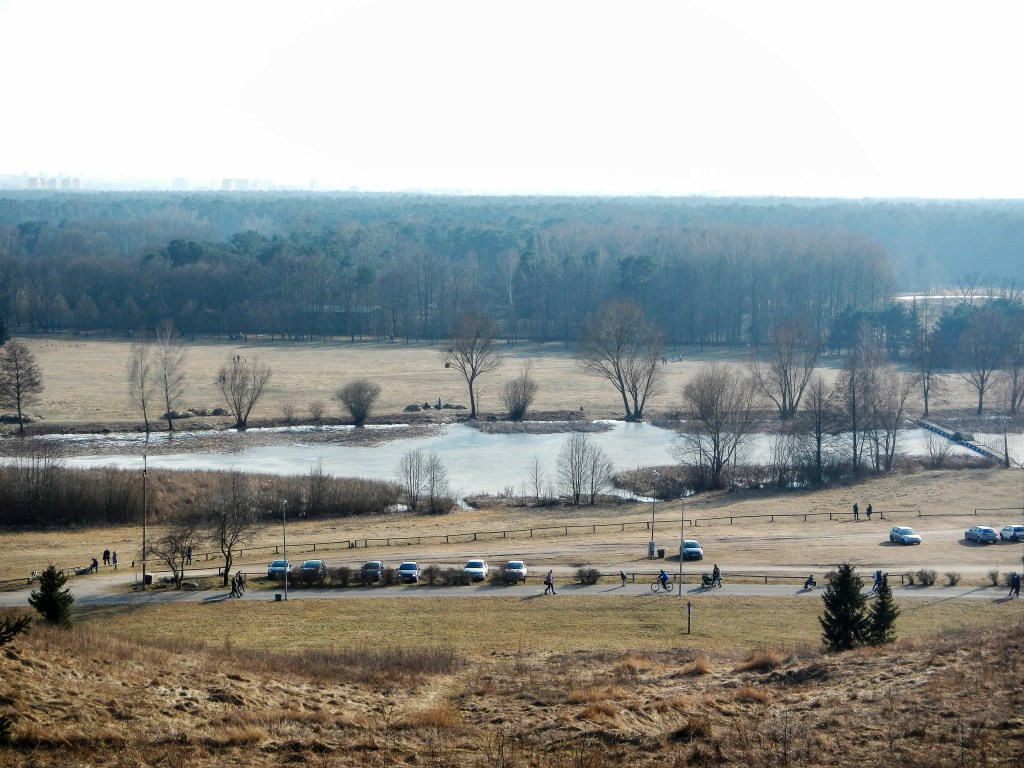 Widok z górek na jeziorko w Myślęcinku