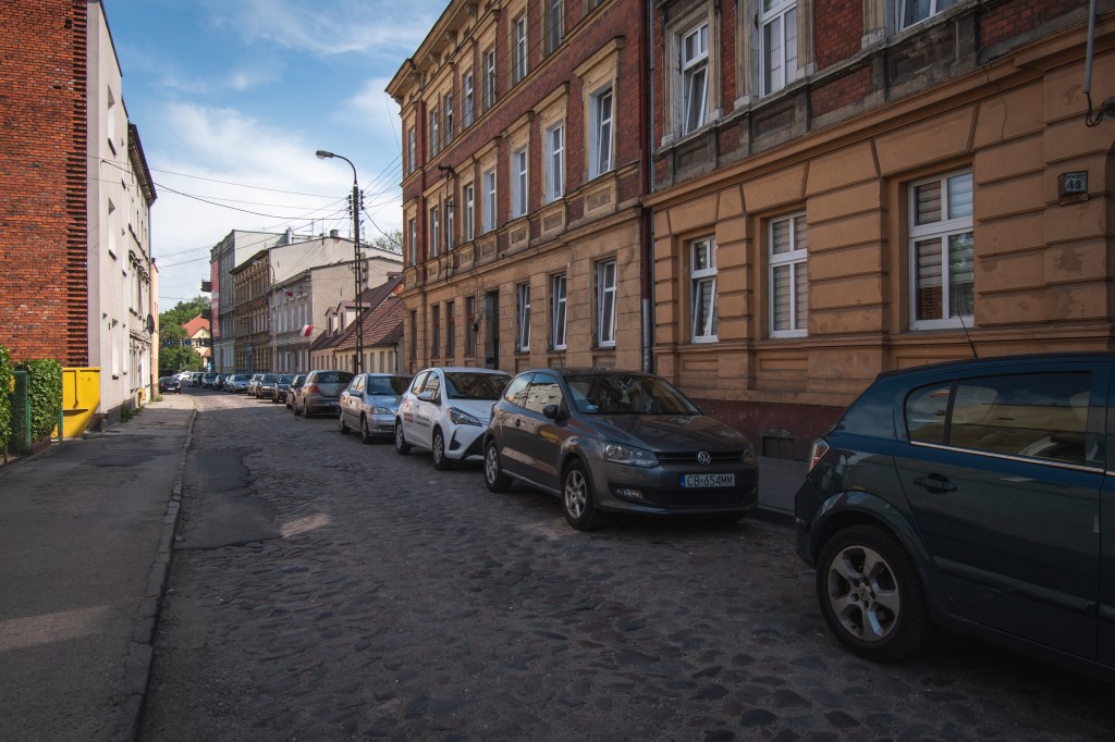 klimatyczna uliczka na osiedlu Wilczak-Jary