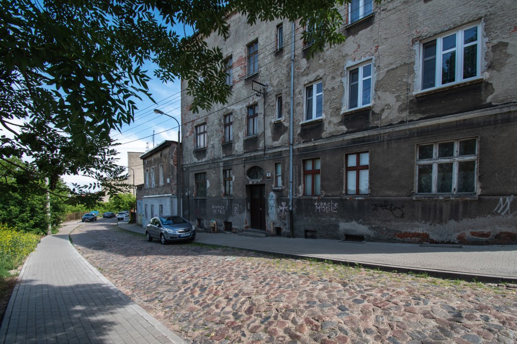 klimatyczna uliczka na osiedlu Wilczak-Jary