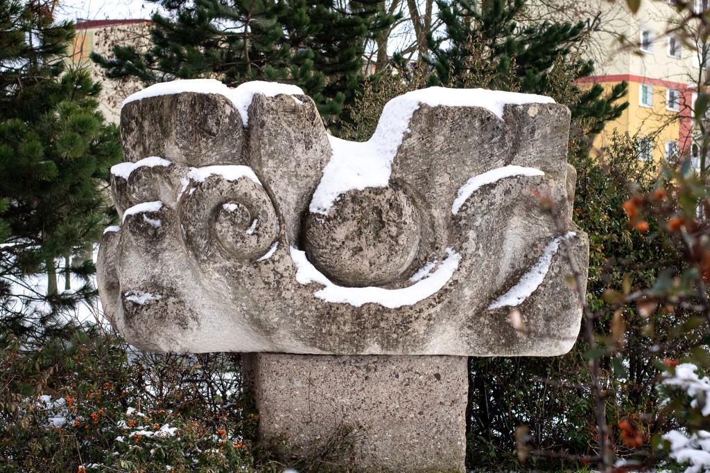 Pomniki na skwerze 16 Pułku Ułanów Wielkopolskich na Błoniu