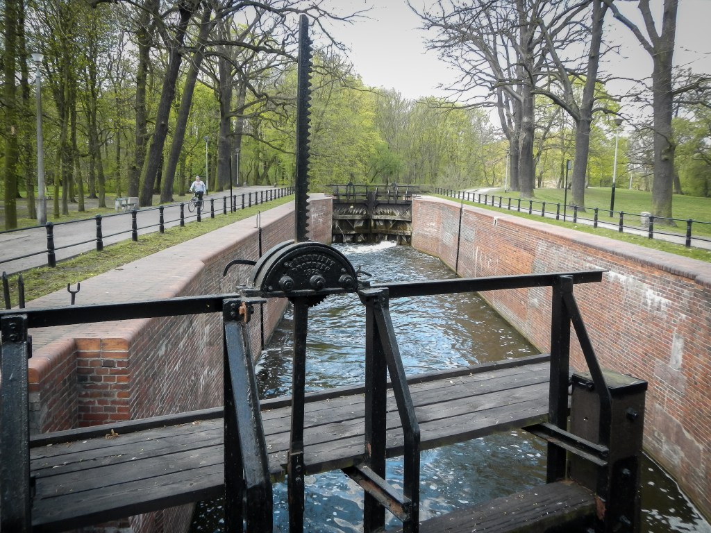 Kanał Bydgoski na osiedlu Okole