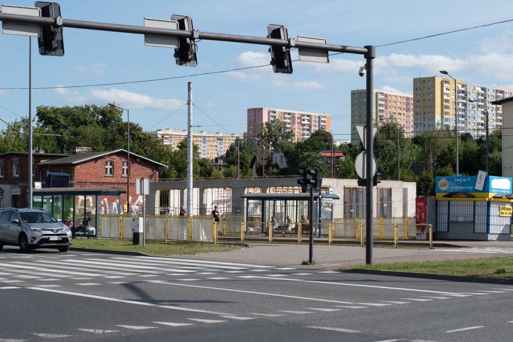 Początków folwarku Bartodzieje Małe poszukiwać należy w okolicach ulicy Władysława Bełzy na osiedlu Wyżyny.