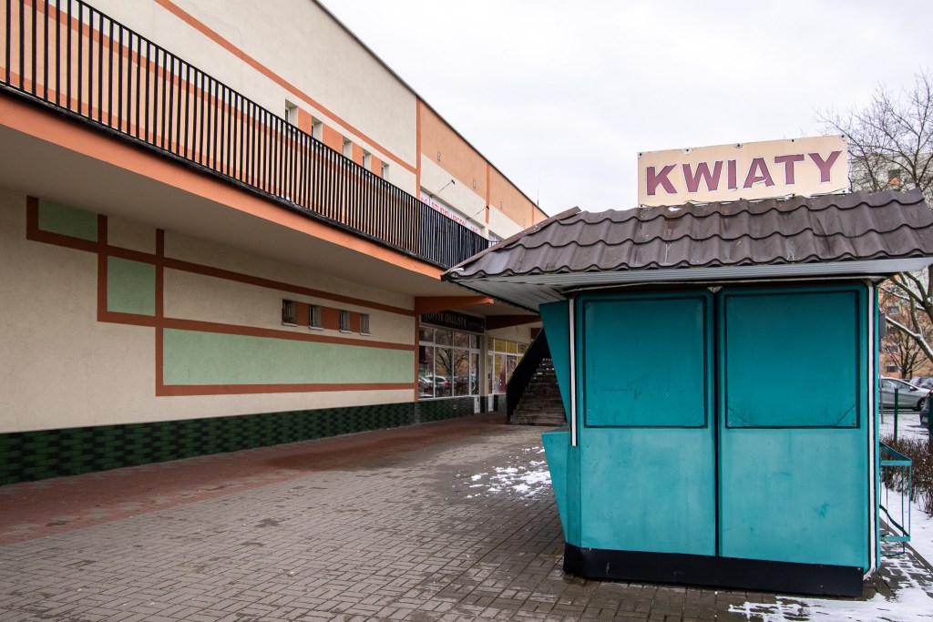 Pawilon zaprojektowany przez Zdzisława Kozłowskiego na osiedlu Błonie