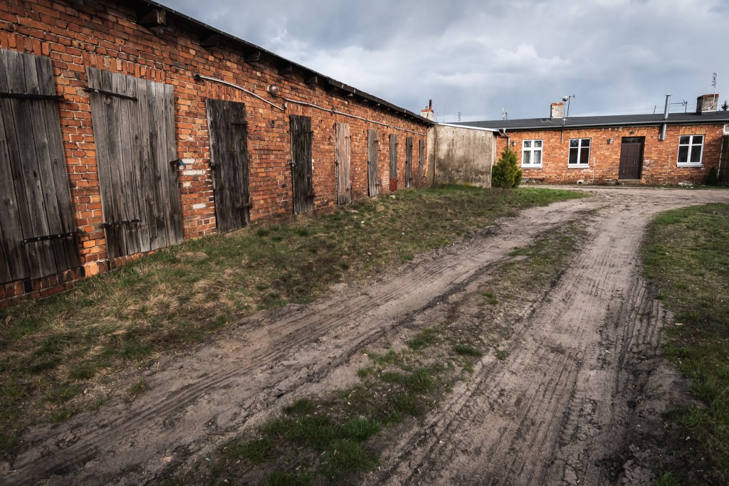 Dawne stajnie przy ulicy Harcerskiej - dziś mieszkalne baraki na osiedlu Bydgoszcz Wschód