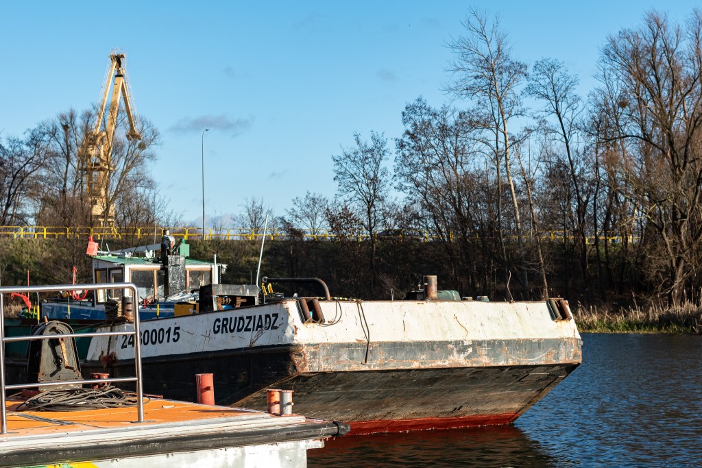 Kiedyś działo się tutaj sporo, dziś w dawnej stoczni Bydgoskiego Towarzystwa Żeglugi Holowniczej panuje dosć duży spokój
