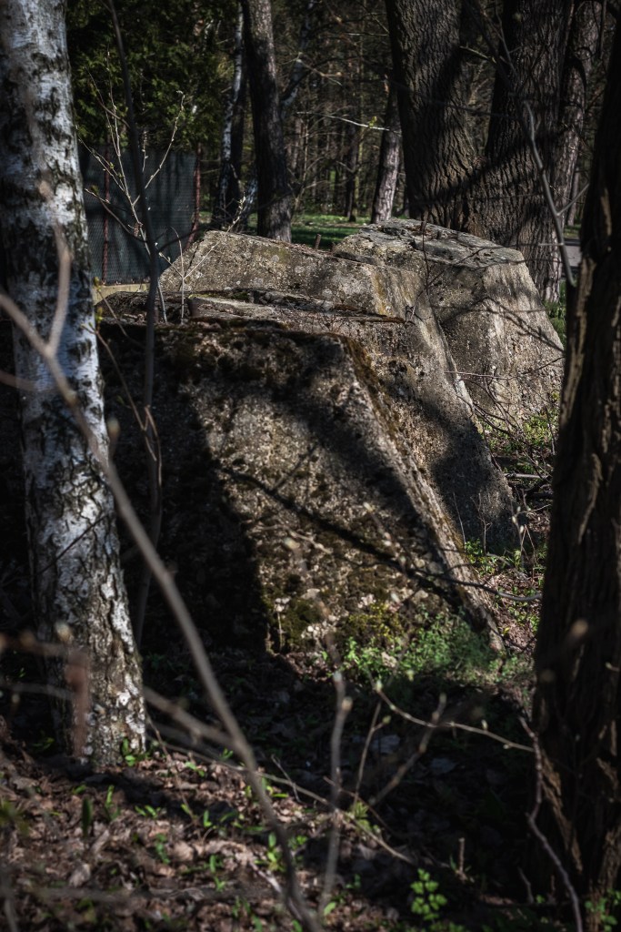 Tyle zostało z dawnej wieży spadochronowej na osiedlu Miedzyń w Bydgoszczy