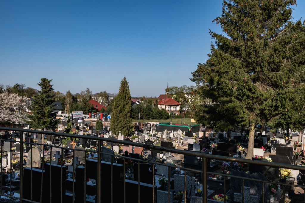 Osiedlowa nekropolia