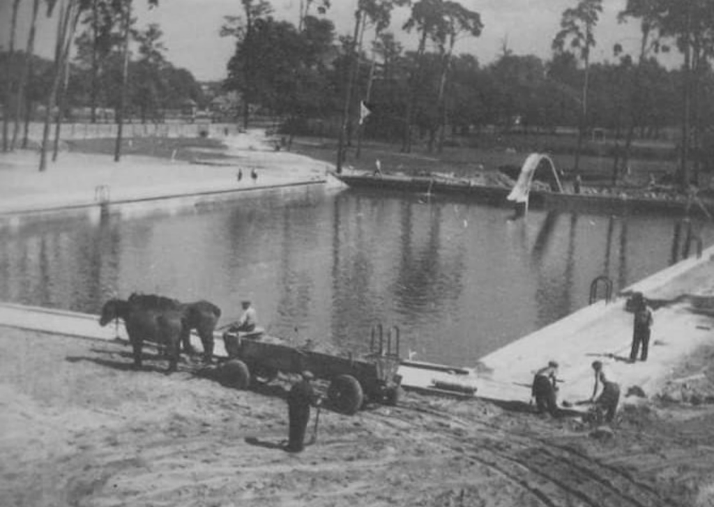 Basen "Orzeł" w latach 50. Źródło: Narodowe Archiwum Cyfrowe